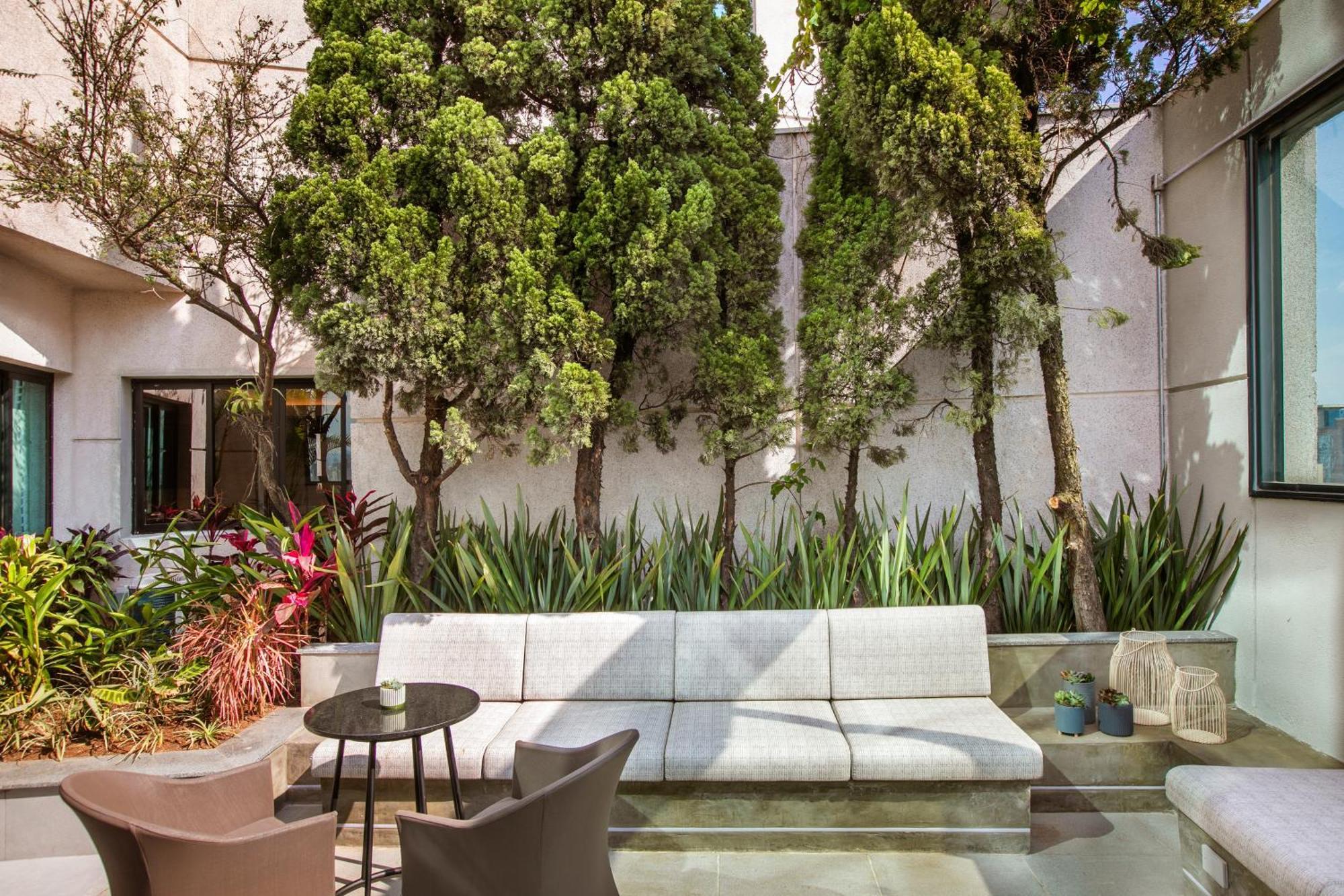 Melia Jardim Europa Hotell São Paulo Exteriör bild The courtyard at the home of the Ambassador of the United States to the Republic of Korea