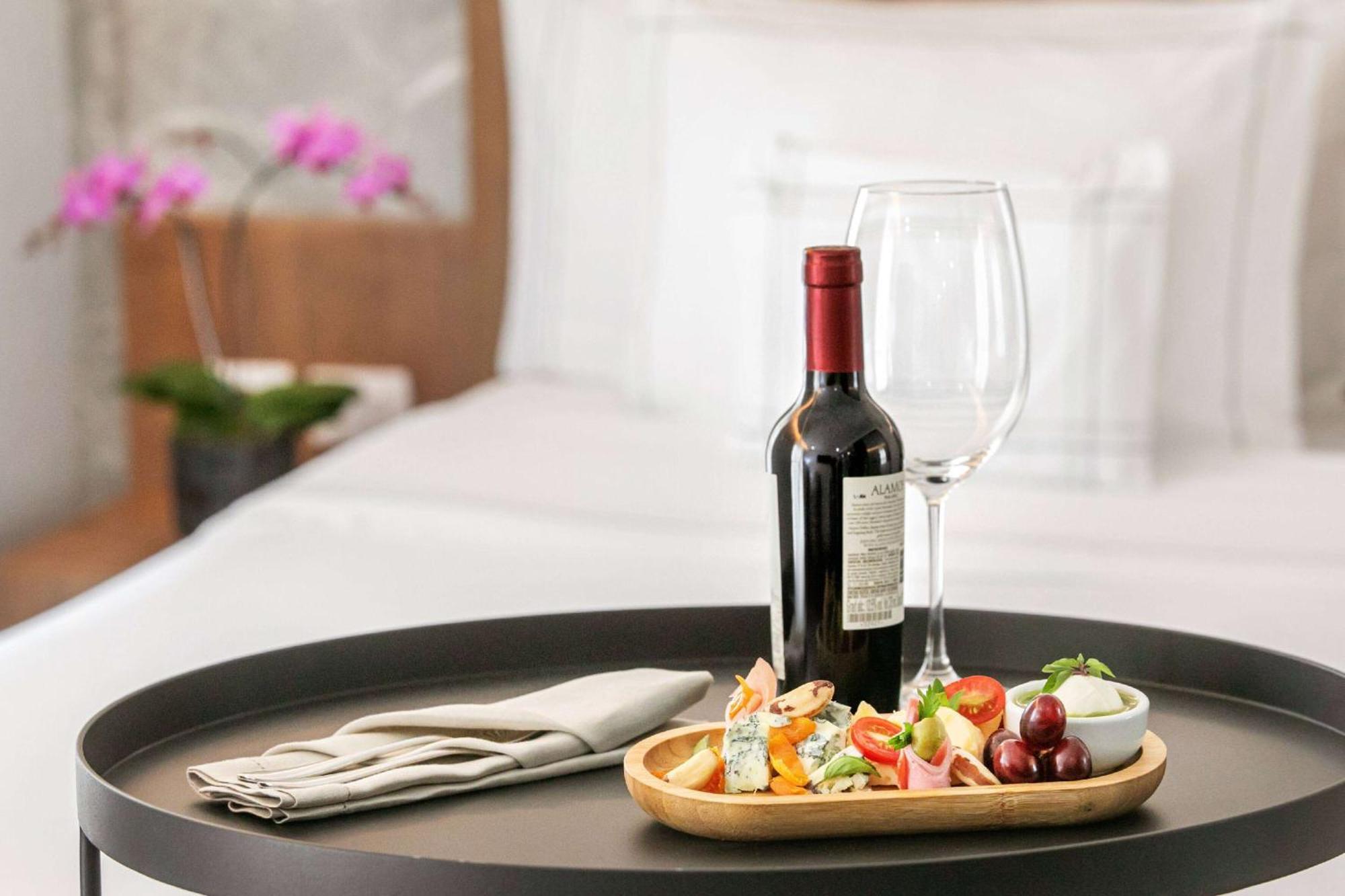 Melia Jardim Europa Hotell São Paulo Exteriör bild Room service