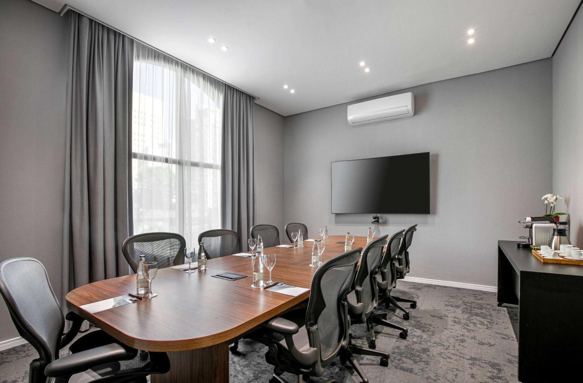 Melia Jardim Europa Hotell São Paulo Exteriör bild Meeting room at the hotel